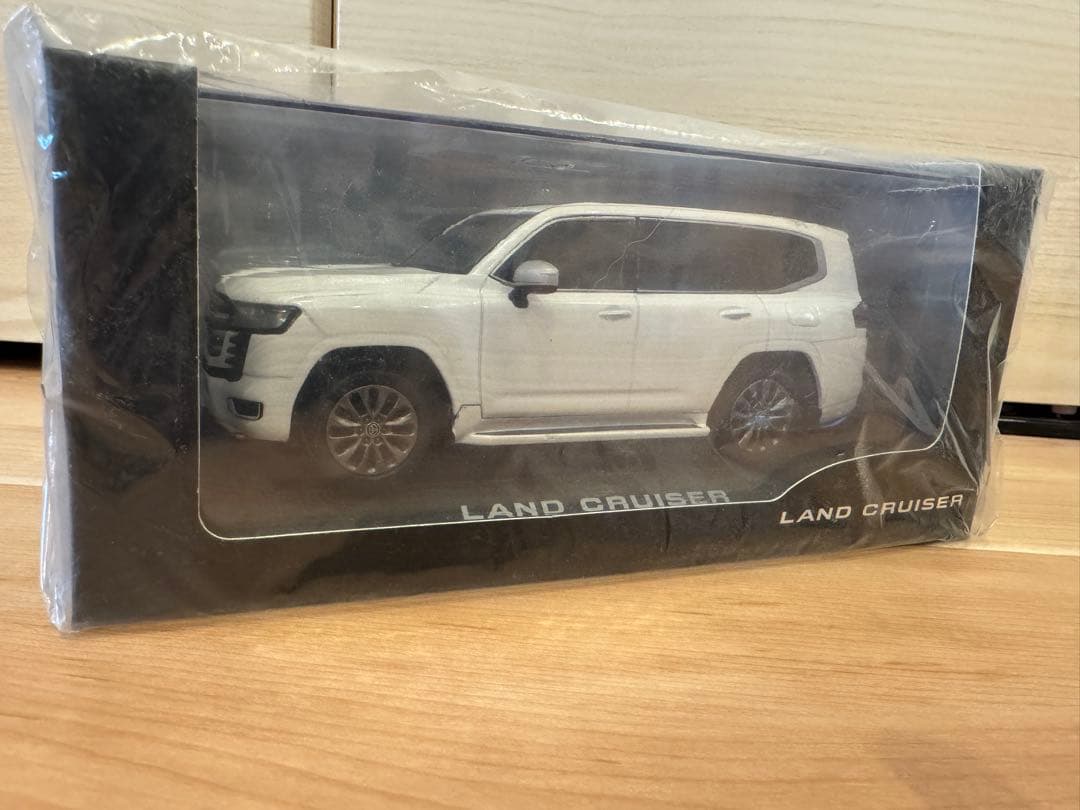 ランドクルーザーミニカー 1/30スケール ダイキャスト製 TOYOTA (トヨタ) ランドクルーザー 1/30 ダイキャスト製 ミニカー