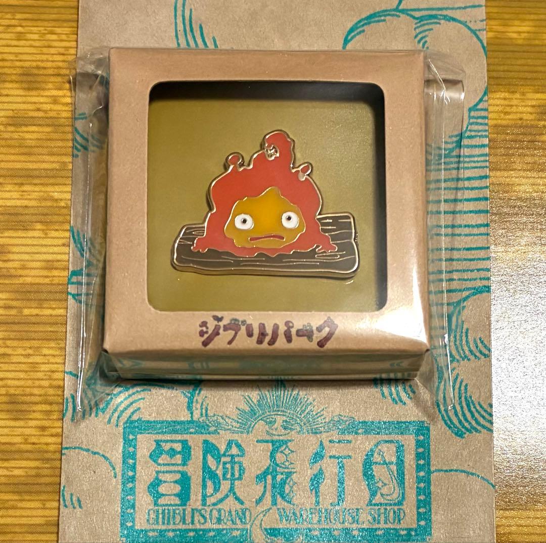 ジブリパーク カルシファー ハウルの動く城 ピンバッジ - メルカリ