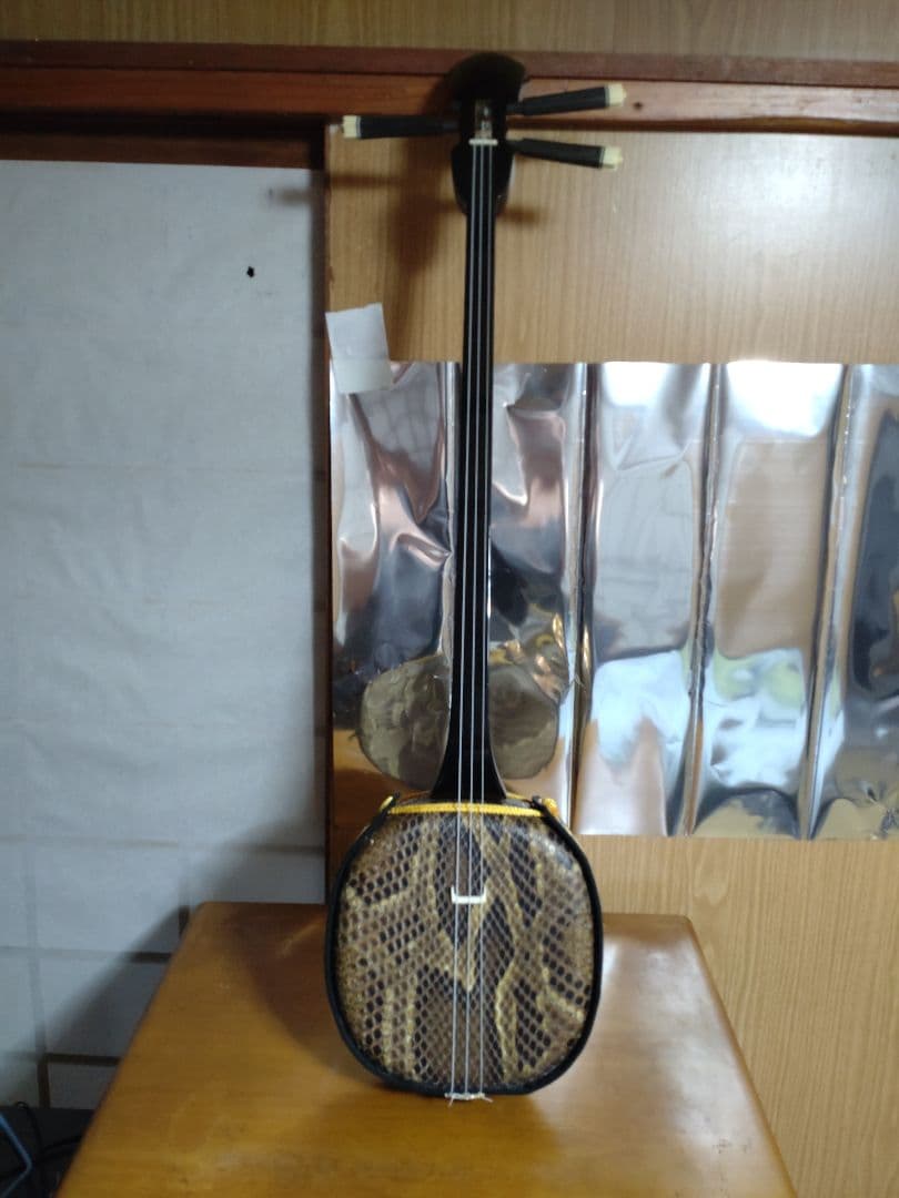 沖縄三味線本体 本皮ヘビ皮製 3弦と水牛バチセット