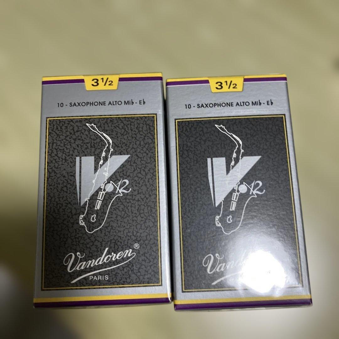 Vandoren V12 サックスリード 3 1/2 ✖️2箱セット vandoren（バンドーレン） アルトサックスリード V12（銀箱）3-1/2