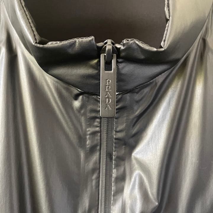 試着のみ】定価24万 PRADA リネアロッサ ナイロンベスト - メルカリ