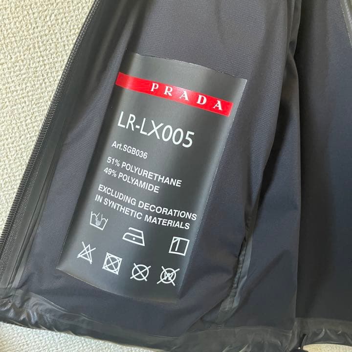 試着のみ】定価24万 PRADA リネアロッサ ナイロンベスト - メルカリ