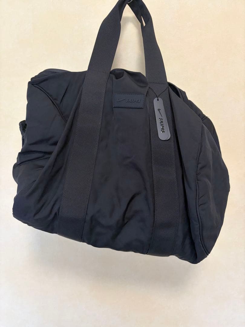 Nike SKIMS ブラックボストンバッグ