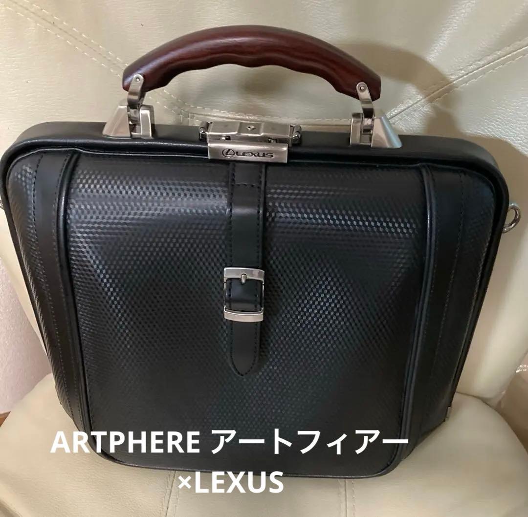 レクサス　バッグ (正規品)鍵付き　ショルダーベルトあり。used