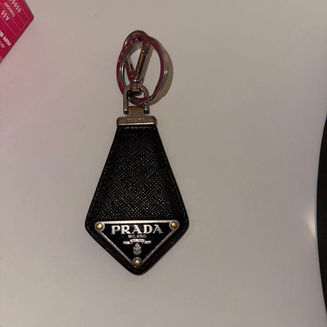 PRADA ブラックナイロン キーホルダー