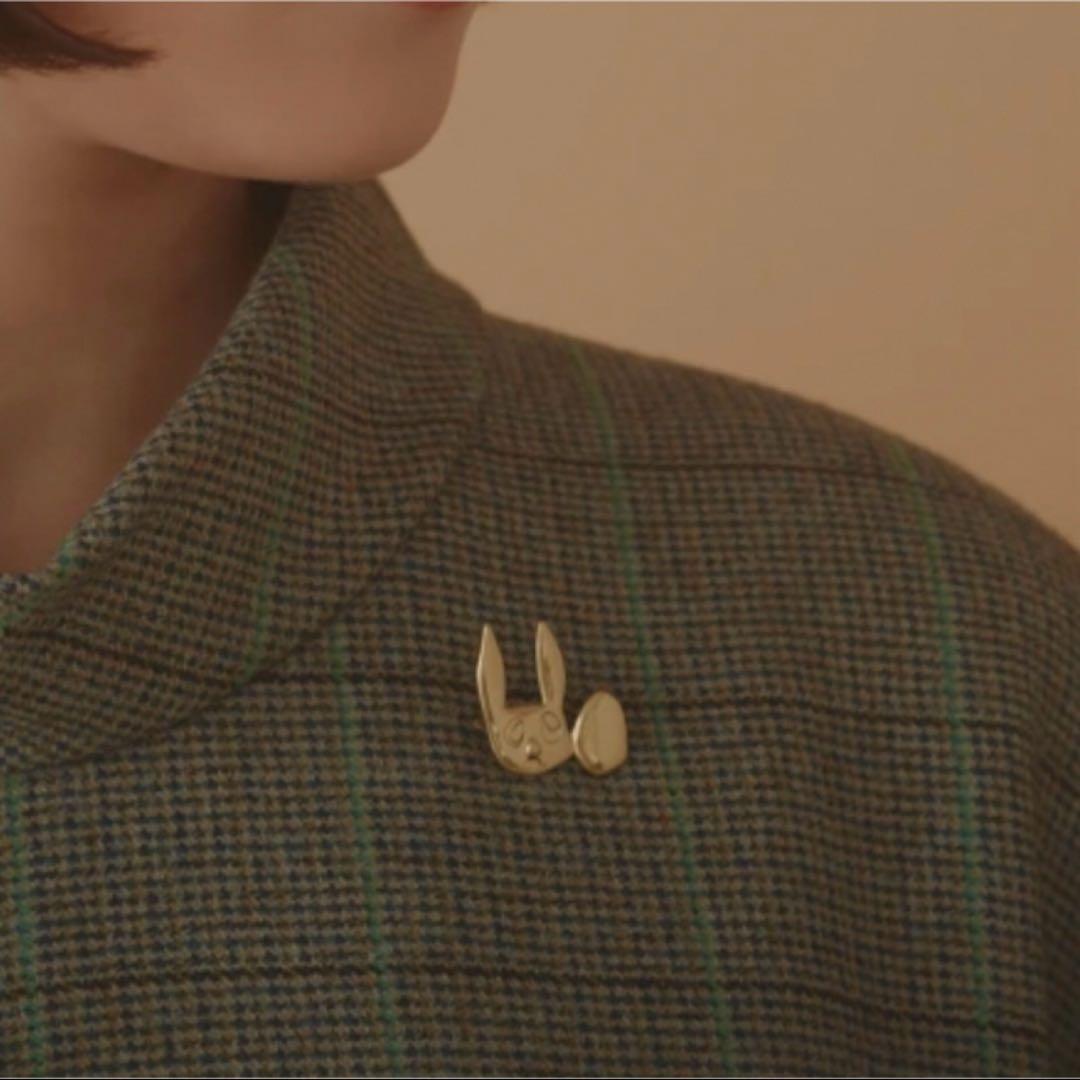 ...mina perhonen...coniglioブローチ ゴールド