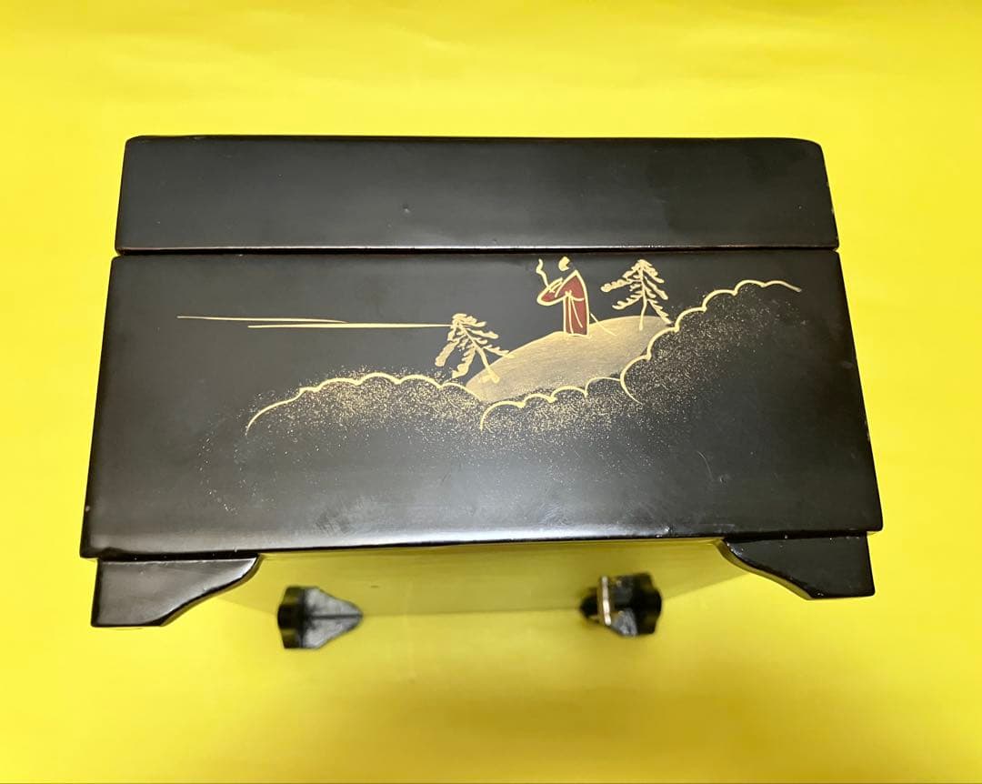 漆器小物入 山と寺院のデザイン 塗り物 螺鈿細工 オルゴール 鍵付 宝石化粧