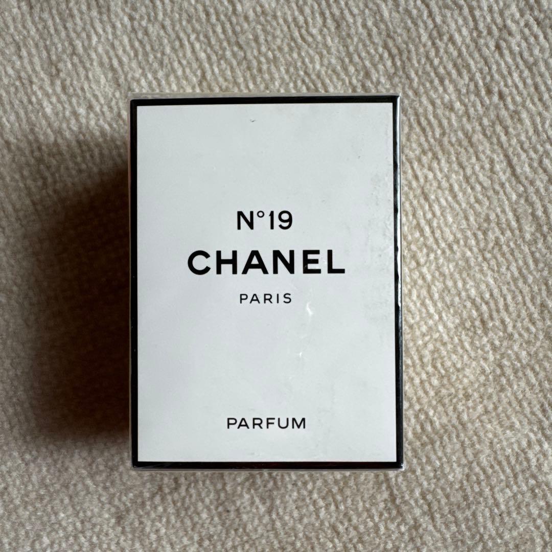未開封　CHANEL N°19 パルファム 28ml