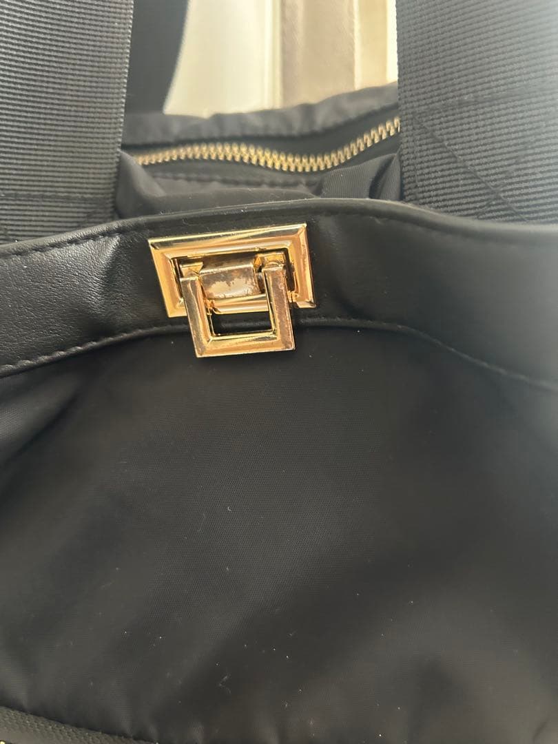 成瀬愛理さん 2wayリュックオンライン で 販売