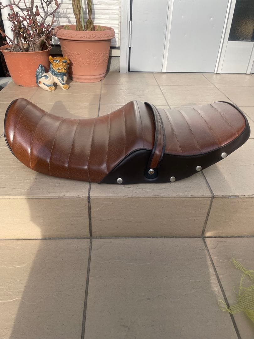 タイムセール！zrx400ブラウンレザーあんこ抜きタックロールシート