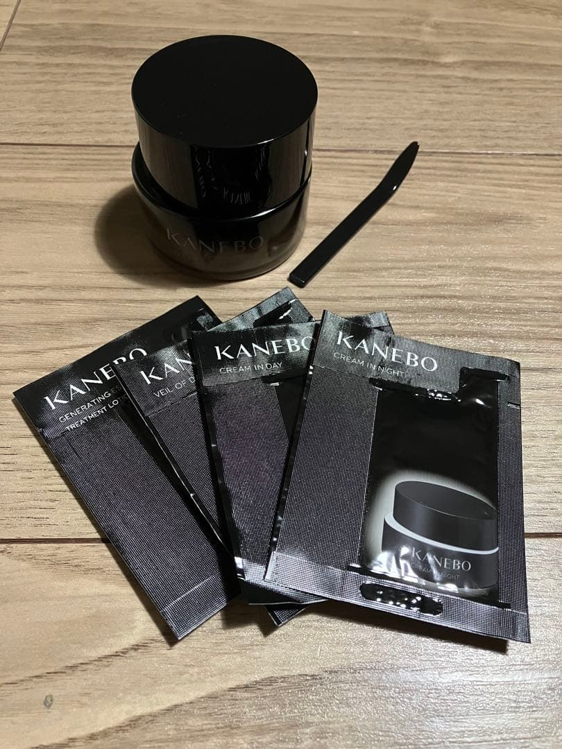 カネボウ　ライブリースキンウェアII　220 shell サンプル付き