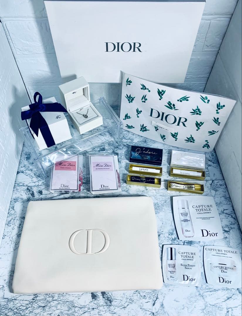 ディオール　Dior&4°Cコラボ！4℃ネックレス Dior豪華ポーチ