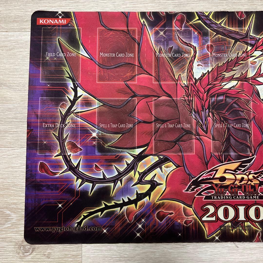 遊戯王 公式プレイマット 十六夜アキ&ブラックローズドラゴン 2010