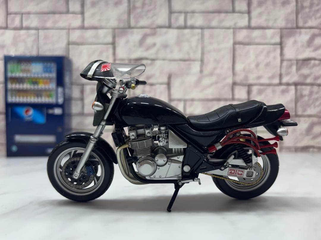 1/18ミニカー　ゼファー改　族仕様　フィギュア付き