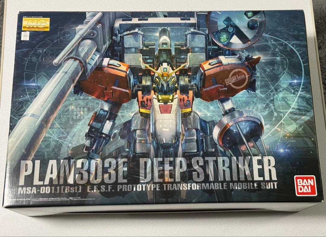 ディープストライカー MG 1/100 バンダイ　正規品　未組立