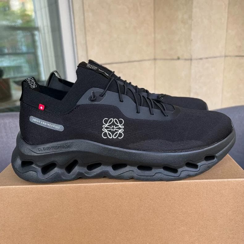 On LOEWE Cloudtilt　ロエベ×オン　ブラック