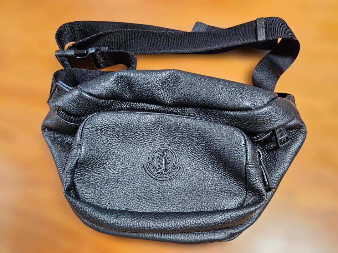 MONCLER　Durance ブラック ボディバッグ(レザー)