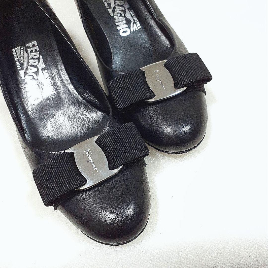 サルヴァトーレフェラガモ ヴァラリボン アーモンドトゥレザーパンプス 5.5D