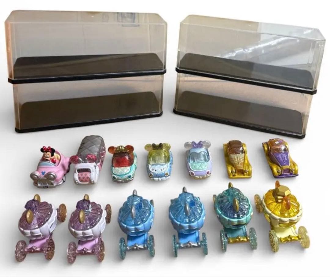 【限定】トミカ　ディズニーシリーズ　13台＋ディスプレイケース4個　セット