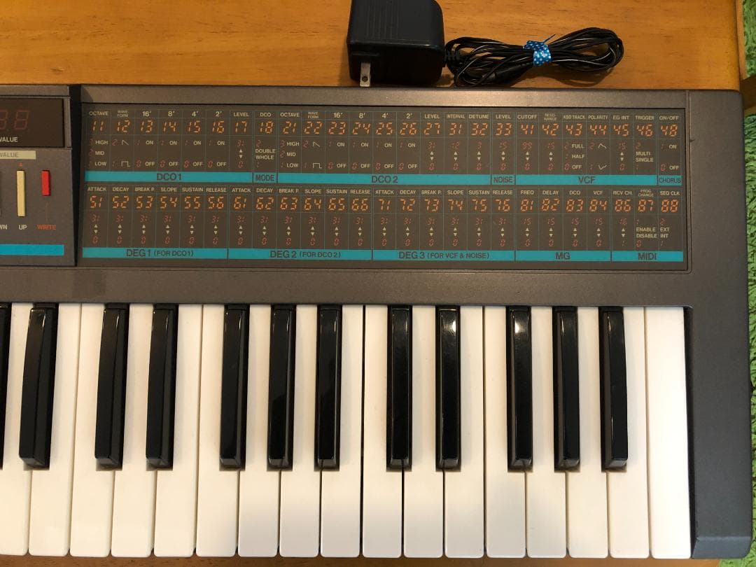 KORG POLY-800 シンセサイザー 完動品 専用ケース付属
