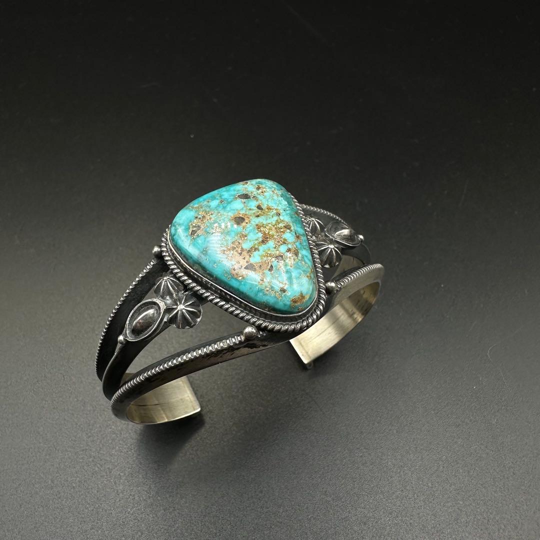 Navajo族 Steve arviso ターコイズ バングル チゼルワーク