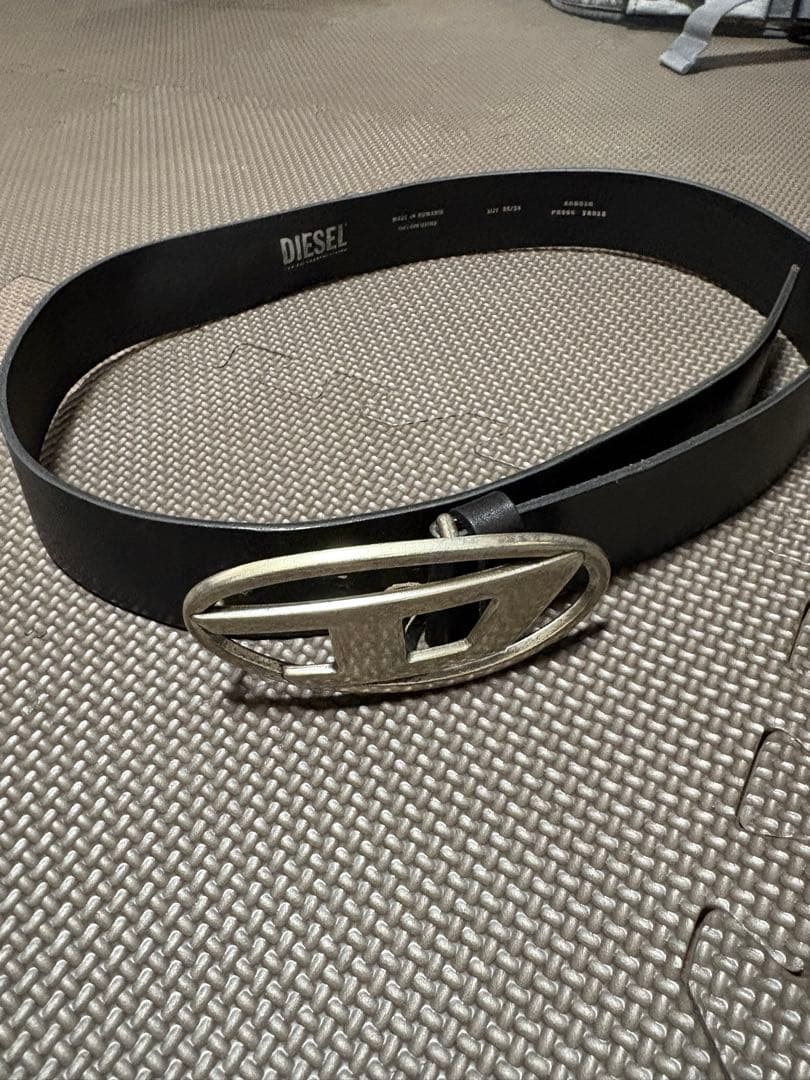 DIESEL ブラック ベルト 袋付き　正規品 Diesel ロゴプレート レザーベルト | ブラック | FARFETCH JP