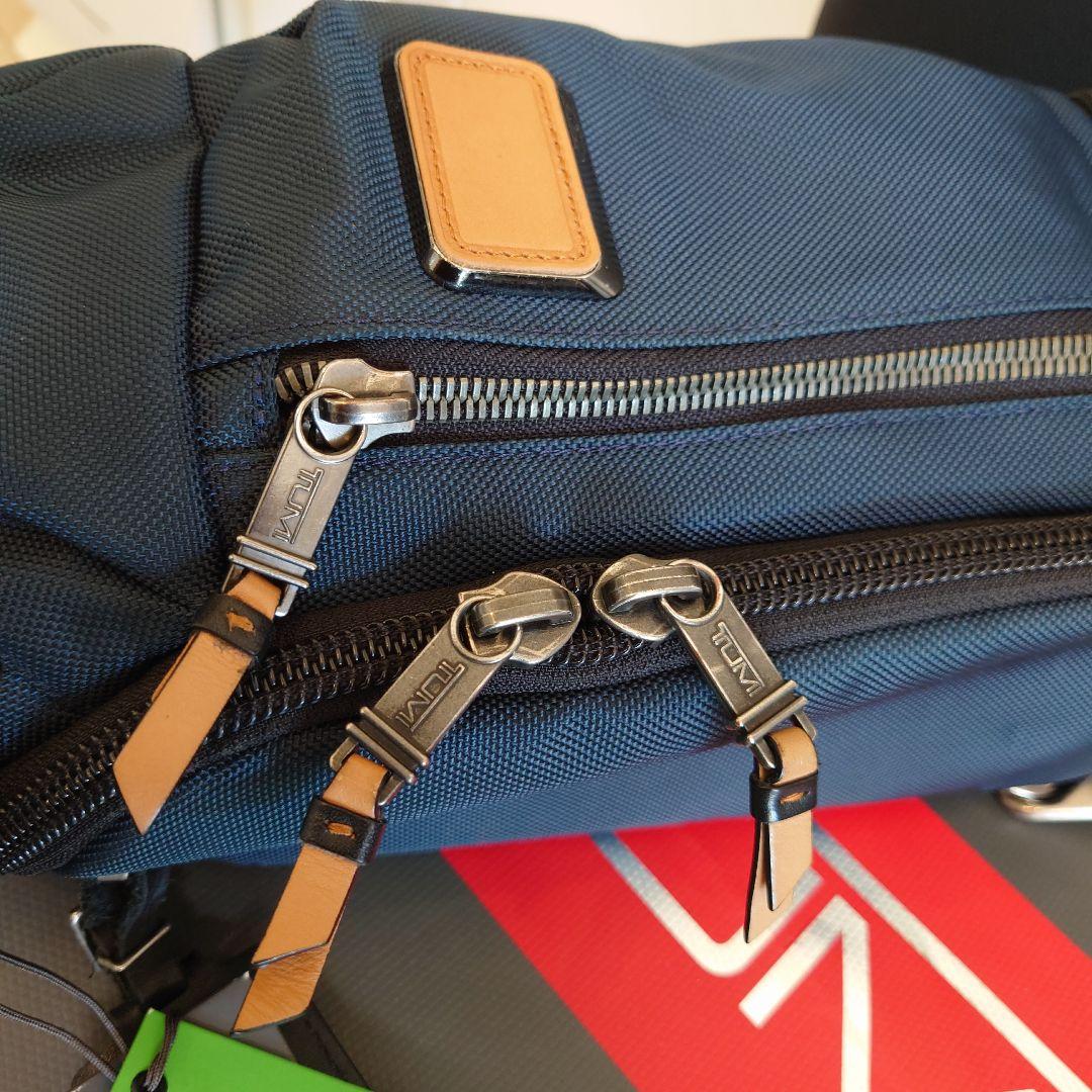 正規品超美品】TUMI 232399NVYRE ケリー スリングバッグ - メルカリ