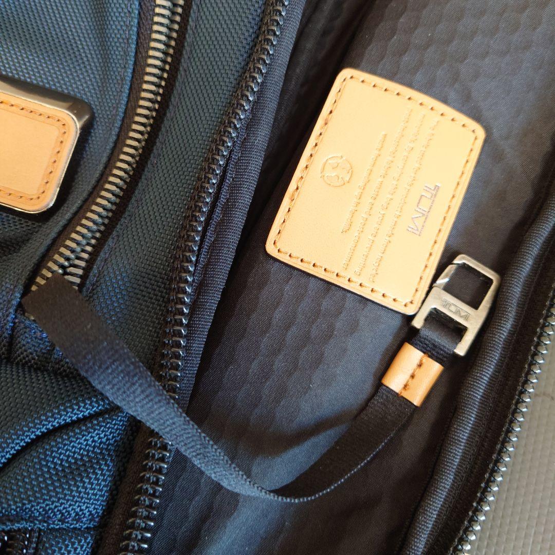 正規品超美品】TUMI 232399NVYRE ケリー スリングバッグ - メルカリ