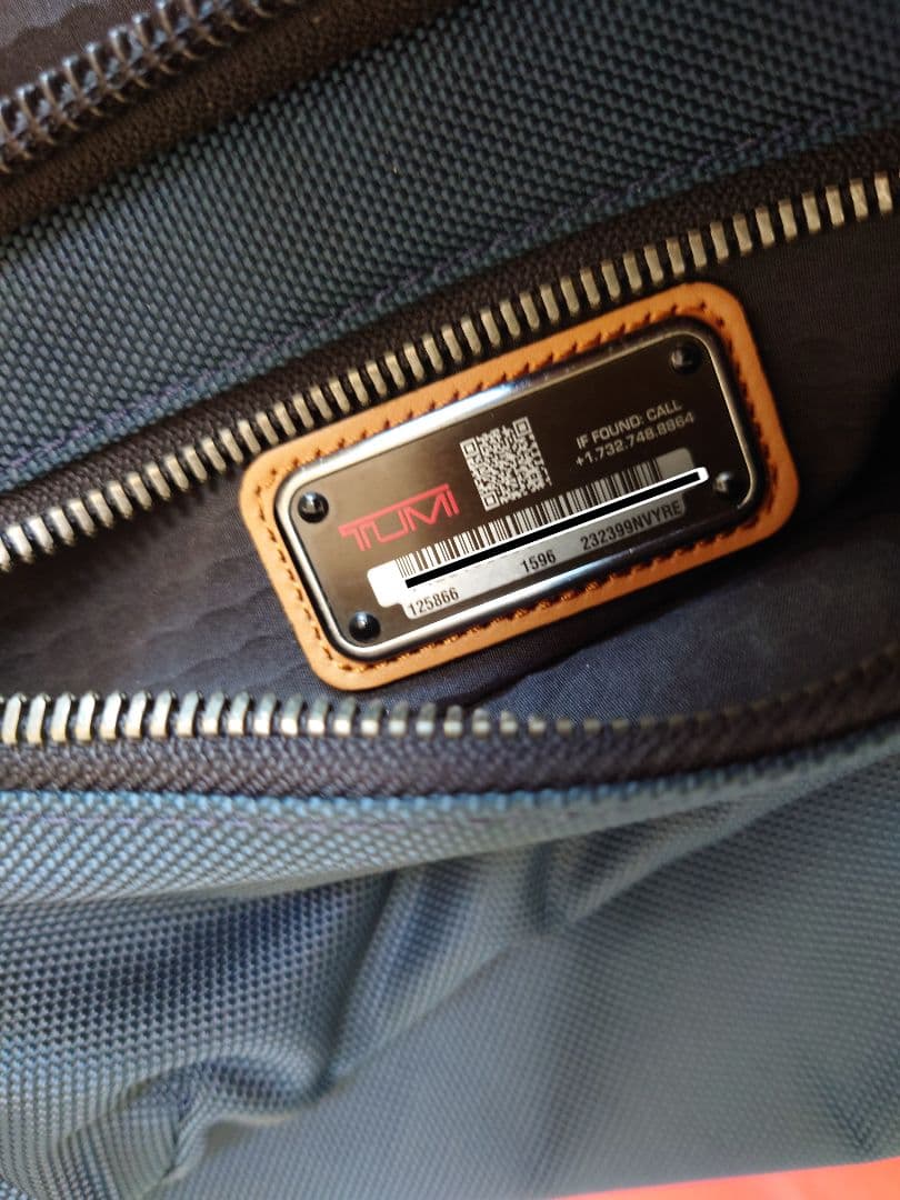 正規品超美品】TUMI 232399NVYRE ケリー スリングバッグ - メルカリ