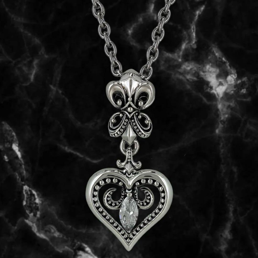 シルバー925 フルール・ド・リス　ハート型ネックレス たくむ着用 シルバー925 フルール・ド・リス ハート型ネックレス たくむ着用