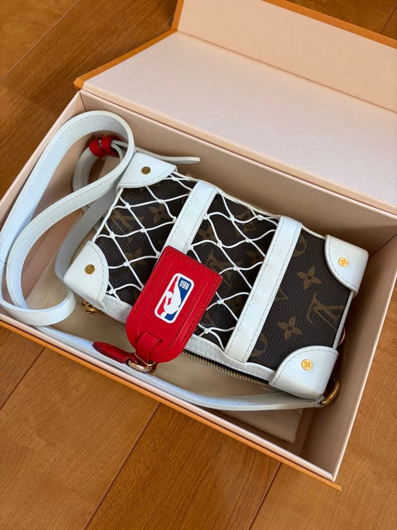 LOUIS VUITTON NBAルイヴィトン バッグ　ソフトトランク