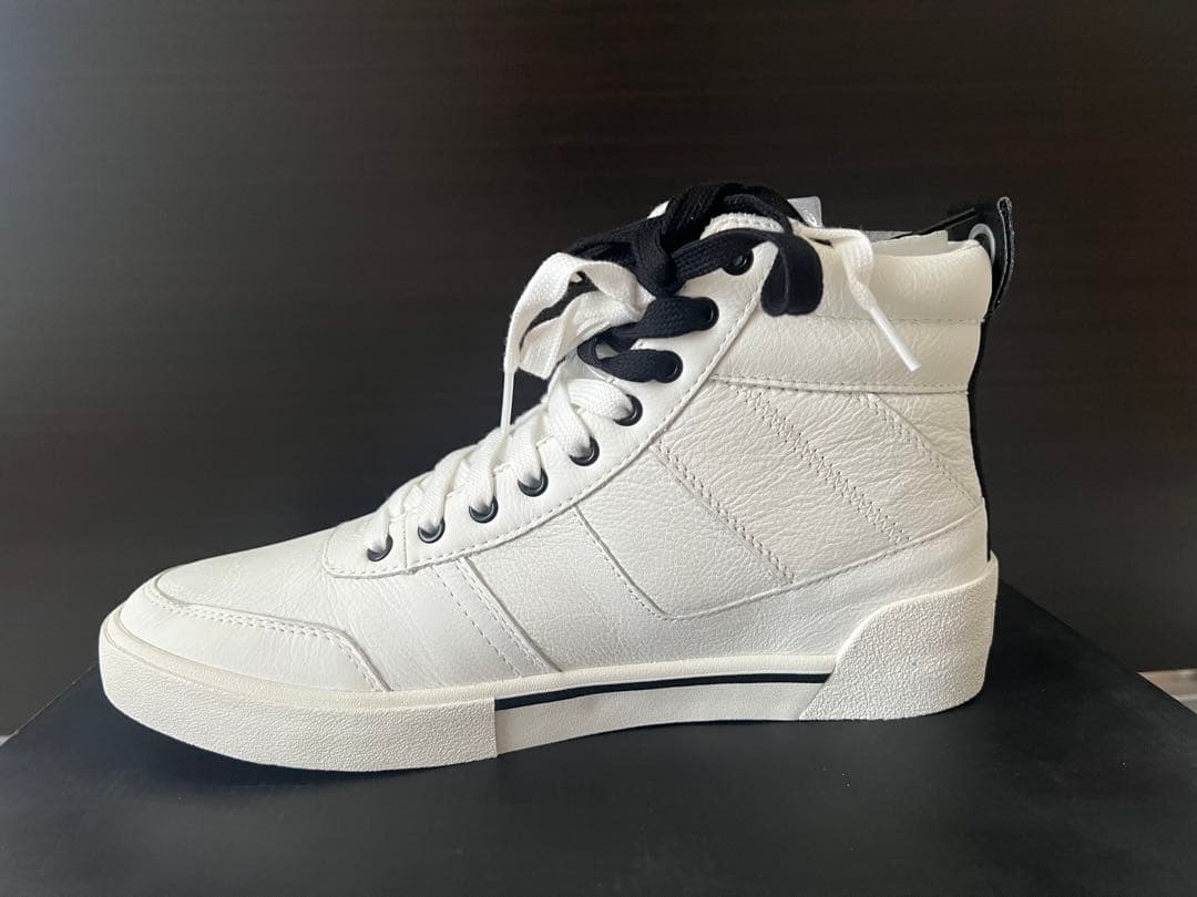 DIESEL ホワイト ハイカットスニーカー US 10 - メルカリ