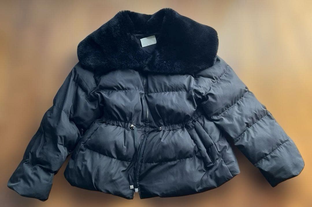 セルフォード　ファー付き黒ダウンジャケット