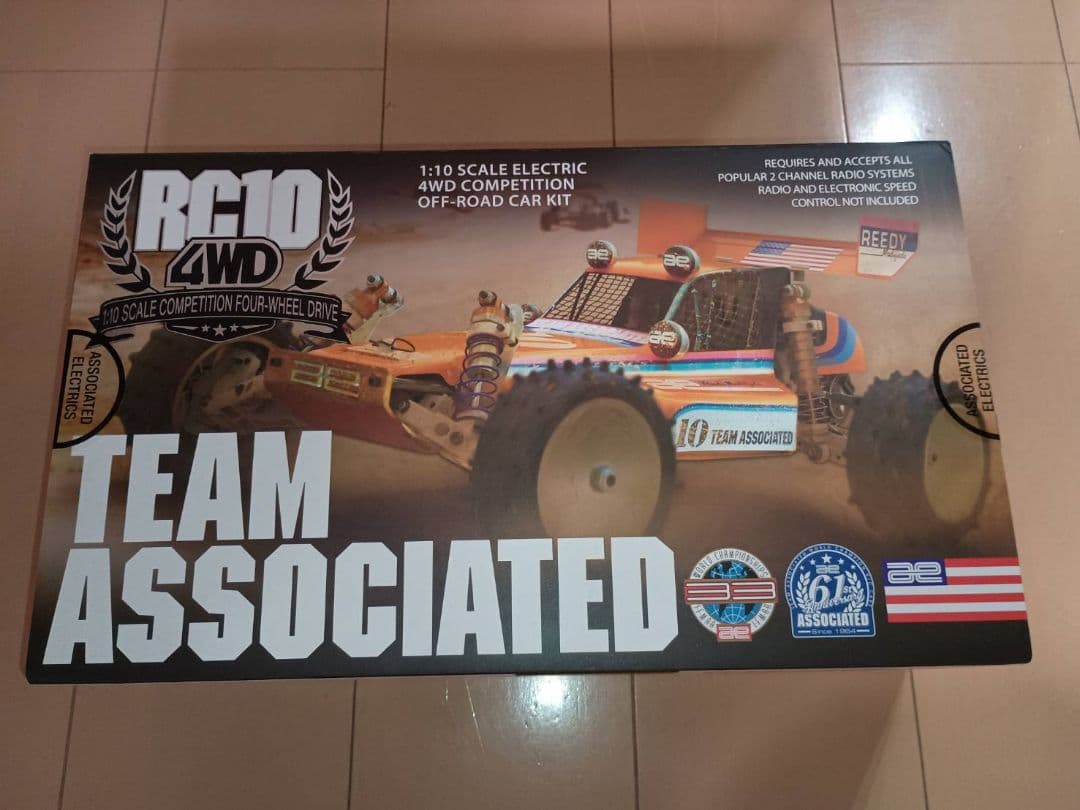 お値下げしました　RC10 4WD チーム　アソシエイテッド　新品　未開封