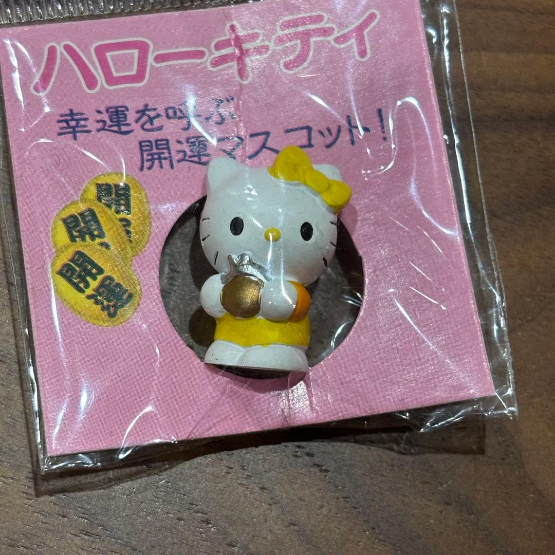 ハローキティ 幸運を呼ぶ開運マスコット 3体セット - メルカリ