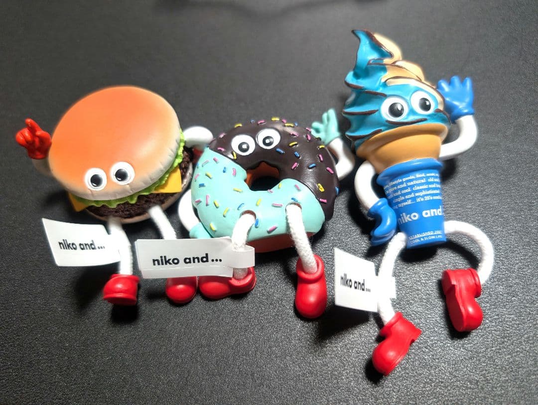 niko and FLAVOR お座りオブジェ ソフト バーガー ドーナツ - メルカリ