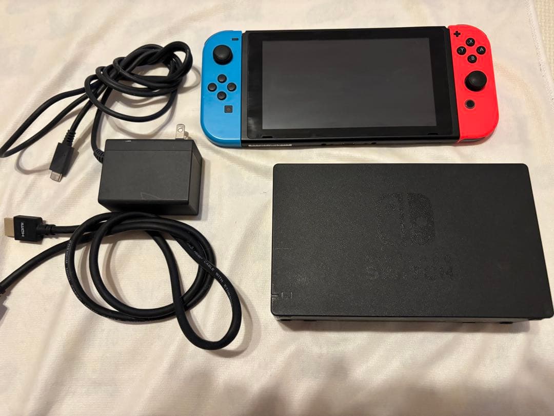 Nintendo Switch本体•写真の付属品付　箱無し