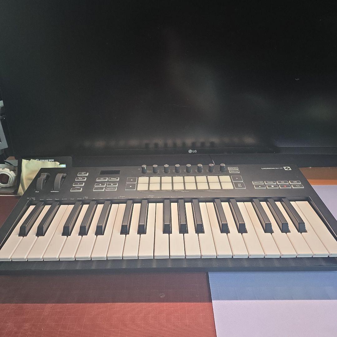 Novation Launchkey37 mk3 MIDIキーボード