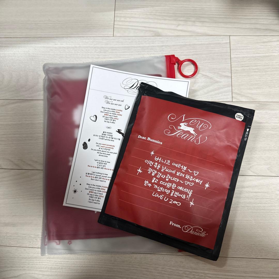 newjeans omg ditto ダニエル スローガン セット NewJeans OMG DITTO ニュージーンズ セット5枚 - メルカリ