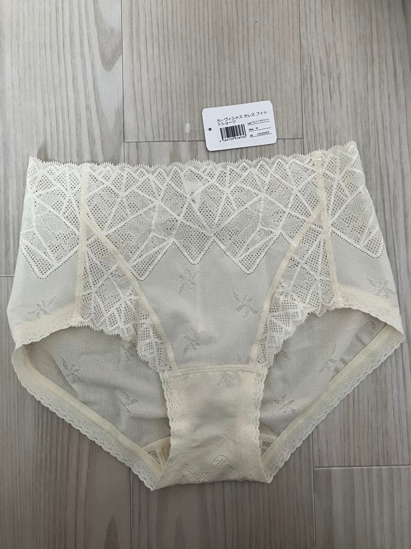 マルコ/カーヴィシャス カレス フィットショーツ/カレスホワイト