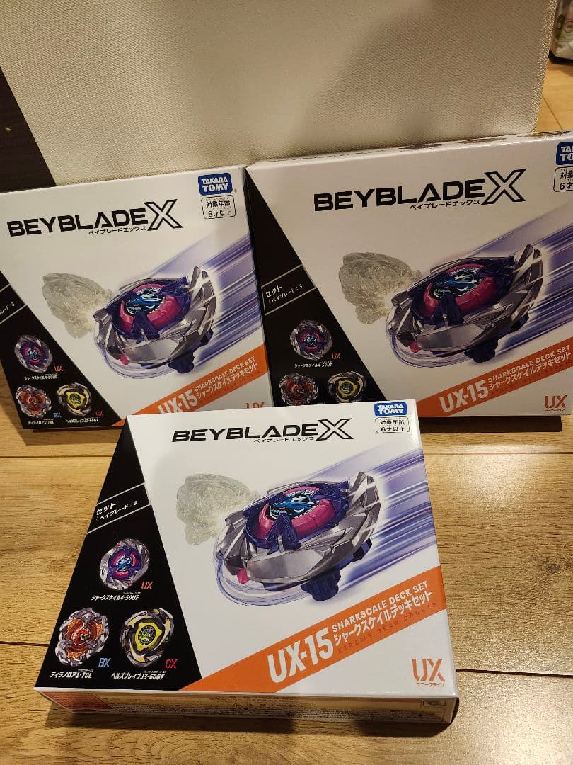シャークスケイルデッキセット　ベイブレード