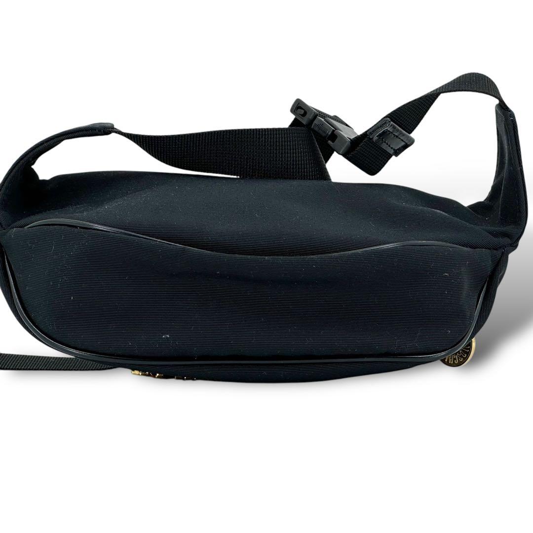 希少 未使用級 モスキーノ ビックロゴ ウエストバッグ ボディバッグ G