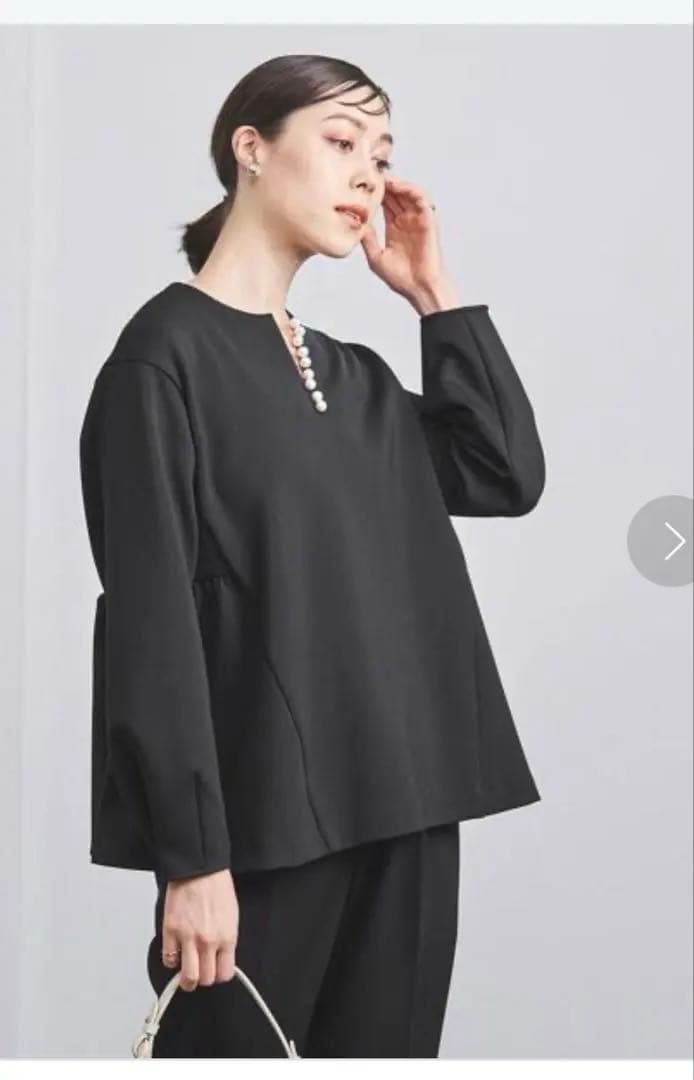 美品UNITED ARROWS SPONGY パールモチーフブラウス　ブラック