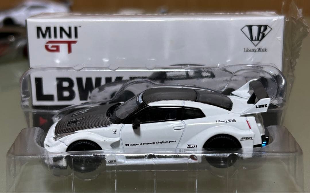 MINIGT 1/64 LBWK ニッサン GT-RR R35