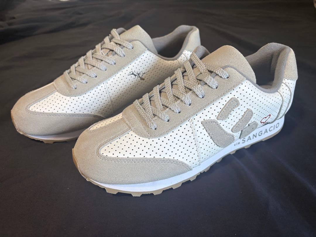 にゅ～ず MOMBRANDALISEDスニーカー バンクシー