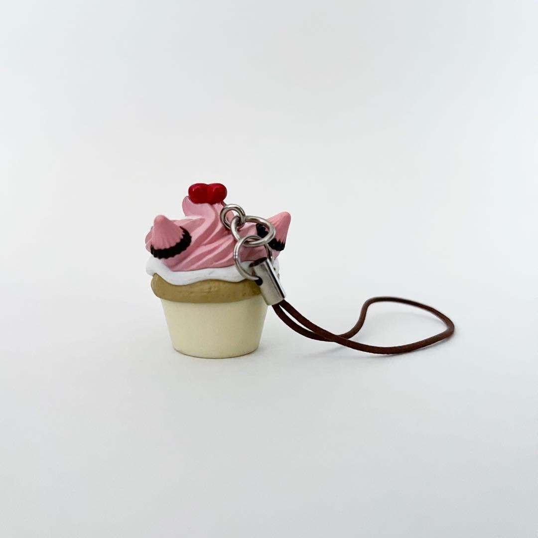 meiji【明治】デコチョコカップケーキストラップ - メルカリ