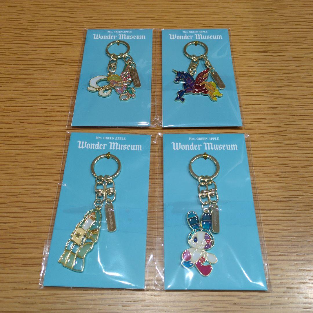 ミセス Wonder Museum ステンドグラス キーホルダー - メルカリ