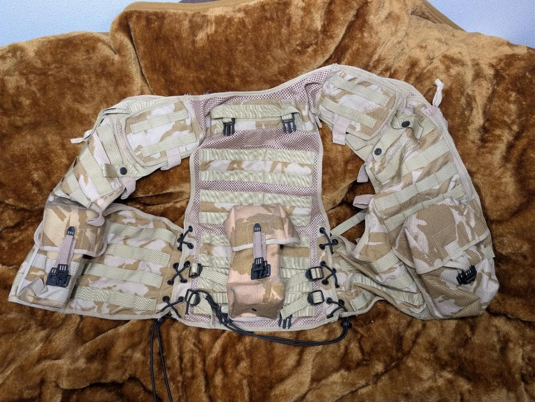 イギリス軍放出品 タクティカルベスト デザートDPM ポーチ3個付 - メルカリ