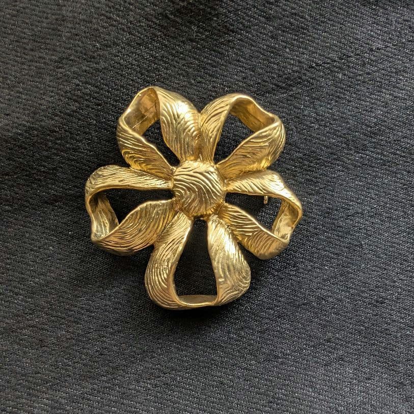 最終値下♥vintage ブローチ 花 TWINKLE TOKYO ゴールド 金 - メルカリ