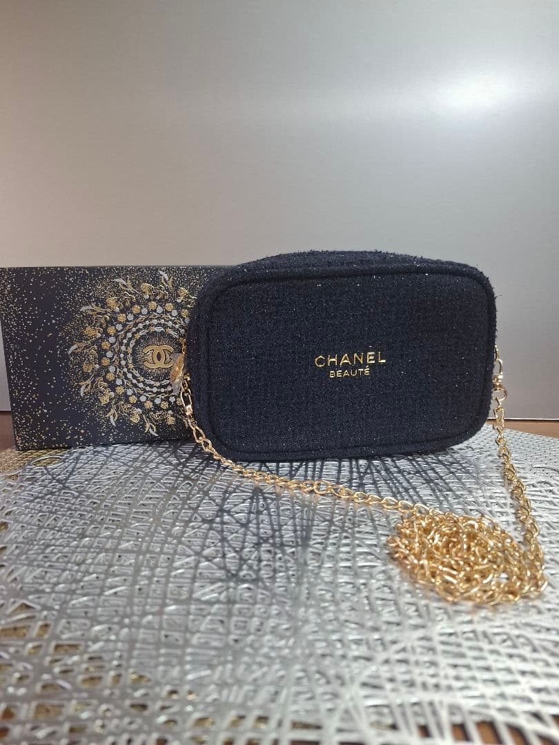 限定セール‼️CHANEL 　ホリデー限定ポーチ　ネイビー　ノベルティ　斜め掛け CHANELホリデー限定イベントノベルティポーチ2025シャネルの星空